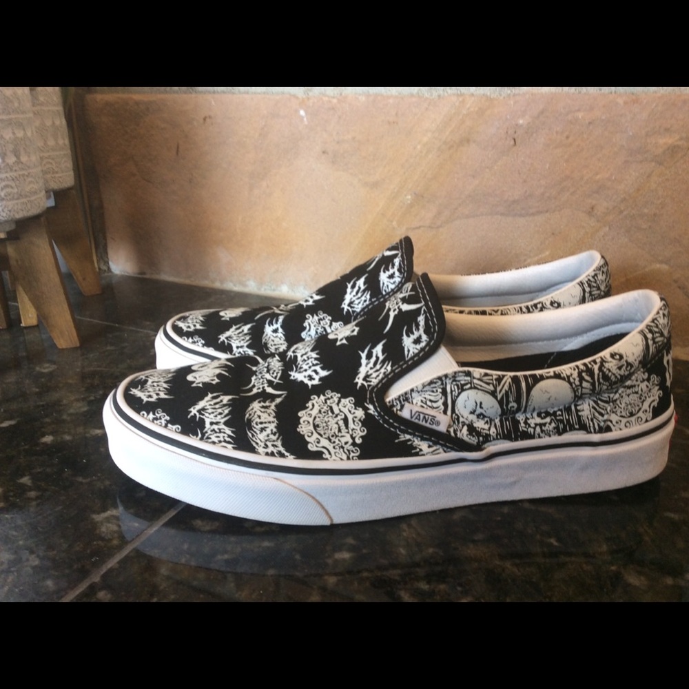 BLACK SKULL VANS